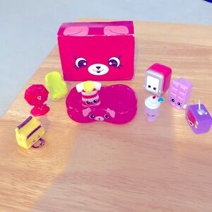 Shopkins Pool Party = 9 items.